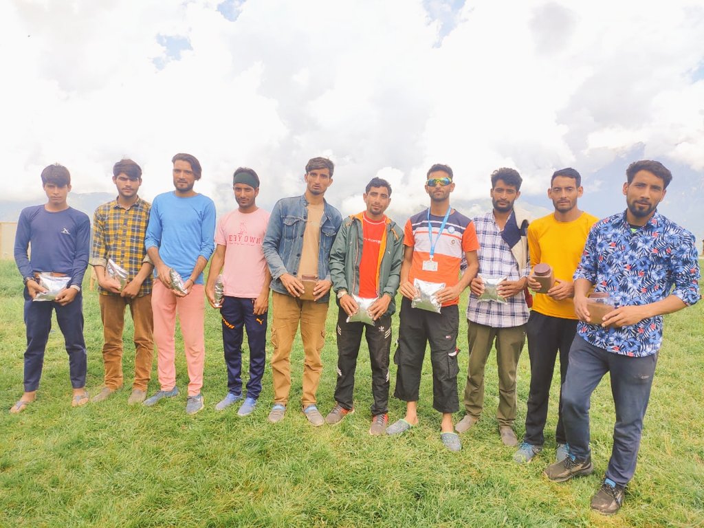 ghrt_India's tweet photo. National sports day celebrates by @ghrt_org Unit Reasi Organize one day volley ball tournament at #Dhandla #Panchayat Shadole ward no 05.
Led by Nawaz Ahmed Khakmat Joint secretary. 
Regards
GHRT Unit Reasi 
 @HrRehman77 
@DMReasi @REASIPOLICE @reasilinks https://t.co/QCGiX2sID5