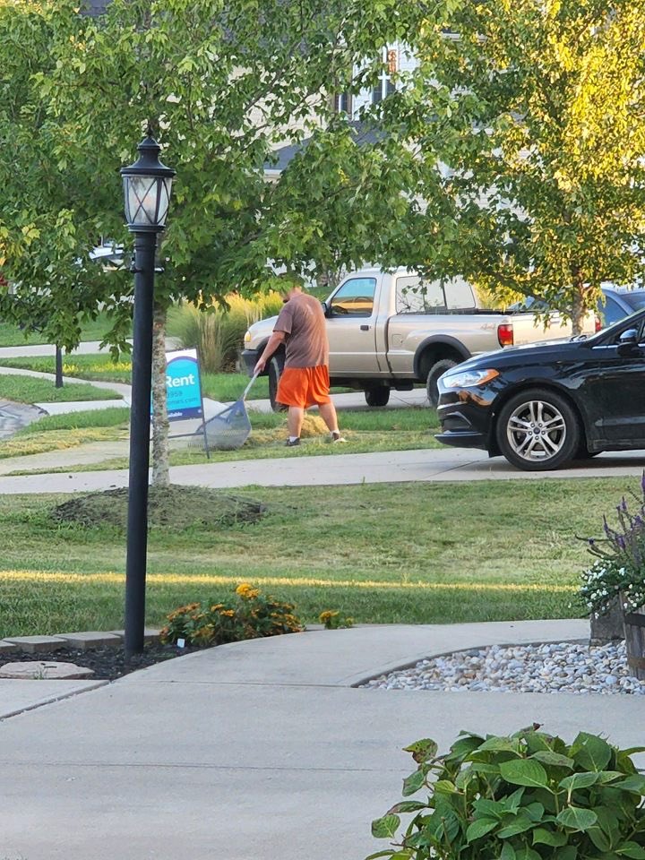 SusanCinadr's tweet photo. @firstkeyhomes Yep. It’s 7:49pm and my phone blew up with neighbors texting to say it was cut. You seriously R a cheap company. Making this poor guy RAKE a yard. It’s not even a real lawn company. Just a guy w/ a rake. 🙄 
Please make sure to pay the citation. I attend the council meetings 😉 https://t.co/rUIkITS3BZ