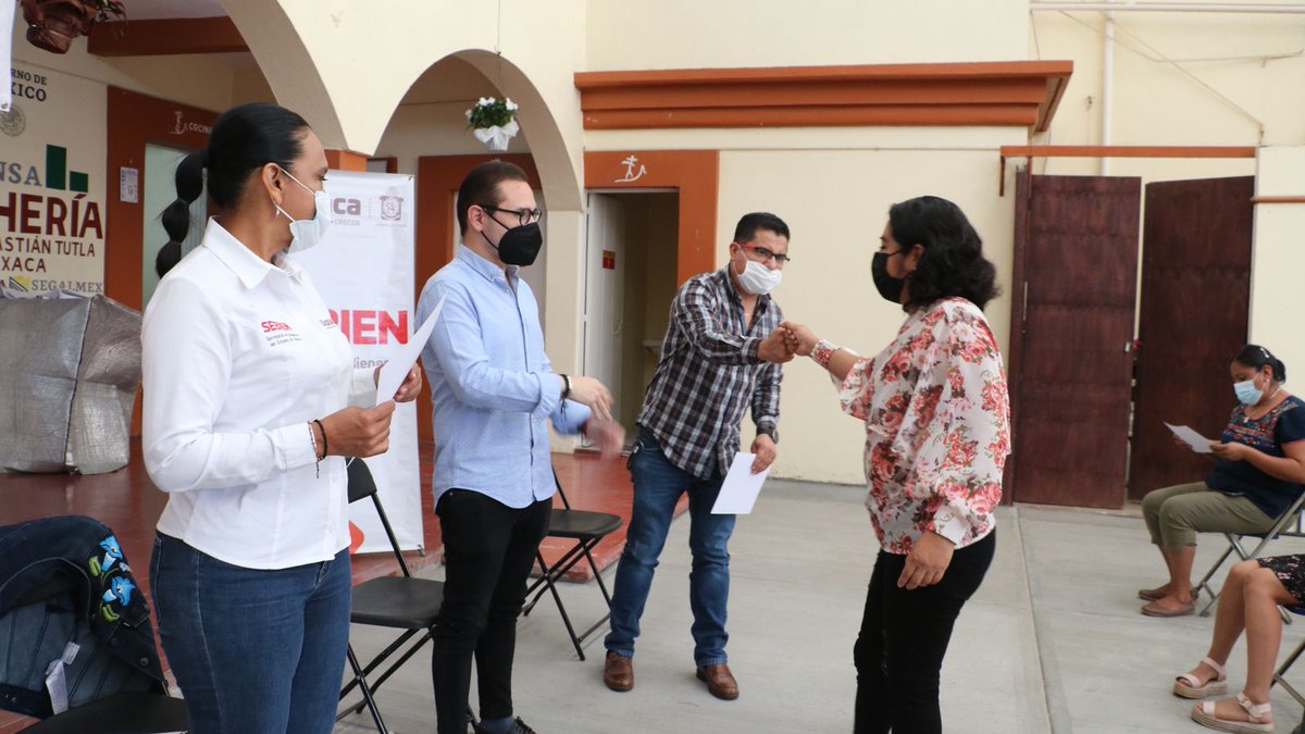 SEBIENTI_GobOax's tweet photo. #YoConstruyo tiene como objetivo capacitar y asesorar a las mujeres en situación de vulnerabilidad, en oficios tradicionalmente ejercidos por hombres, para la construcción de viviendas y provisión de servicios en las regiones del Estado. https://t.co/6kSuImGLPR