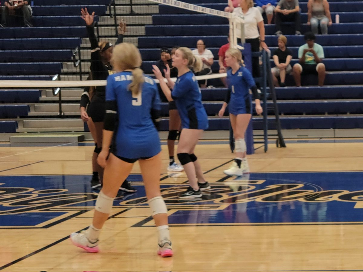 HHSBigBlueAD's tweet photo. Big Blue 25-19 in the 2nd set. Finish strong and take this in 3
#WeAreBigBlue https://t.co/OTZZC1m26h