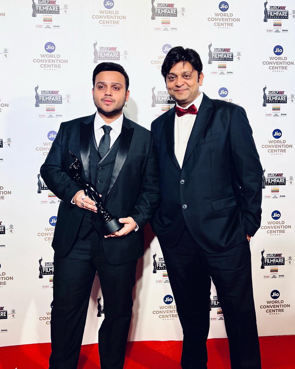 javedmohsinMZK's tweet photo. Thank you @filmfare  ✨❤️ 

#BestMusicDirection #Shershaah #music #filmfare #2022  ❤️✨

This Black lady will always be special 🙌

Congratulations to the entire team of #Shershaah #Kabhiitumhee #Azeemdayani @DarshanRavalDZ #rashmivirag @palakmuchhal3  @DharmaMovies @KaashEnt https://t.co/woh7mZUH4p
