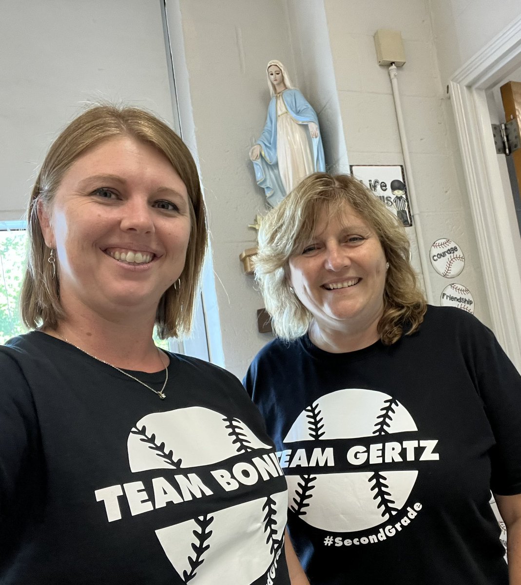 DeniseGertz's tweet photo. The 2nd Grade Team is ready! Let the year begin!! #teamsecondgrade #secondgraderocks
#clearthelist2022 #teachertwitter #connecticutteacher #ctteacher
https://t.co/fFaMhL4aZY https://t.co/ikcRHRfkav