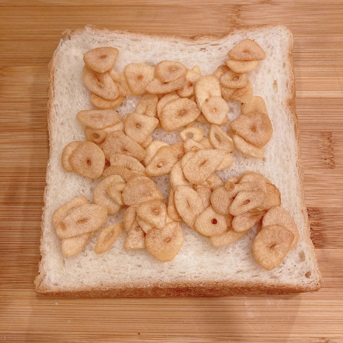 一石二鳥！ガーリックチップ→ガーリックトーストが作れるライフハック！