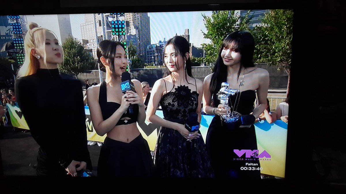 marypinedo_2's tweet photo. LOS BLINKS NI TOPAMOS A SUS GRUPOS OJO SOLO LAS DEFENDEMOS , NO NOS IMPORTA SUS FAVS SOLO NUESTRAS CHICAS APRENDAN Y DEJENLAS EN PAZ
#RESPECTFORBLACKPINK
#RESPECTFORJENNIE
#RESPECTFORROSE
#RESPECTFORJISOO
#RESPECTFORLISA https://t.co/AuYgMKTYqF