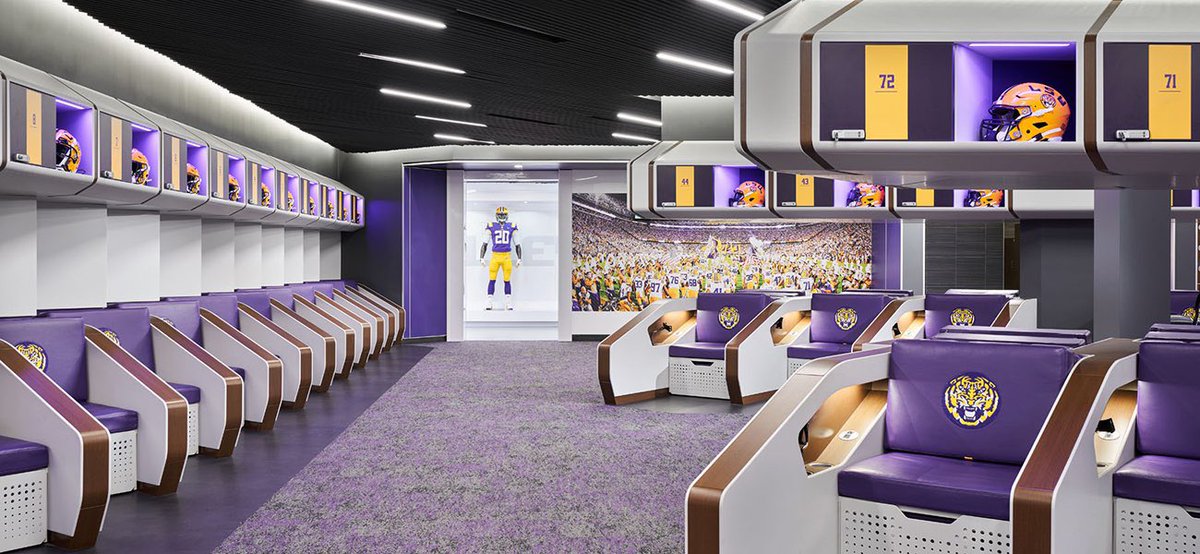 SportsChickBama's tweet photo. @Tyson_SteeleDA  ⭐️⭐️⭐️⭐️⭐️ WR Tyson Steele photo from the LSU locker room. https://t.co/pnk3Qqm3A8