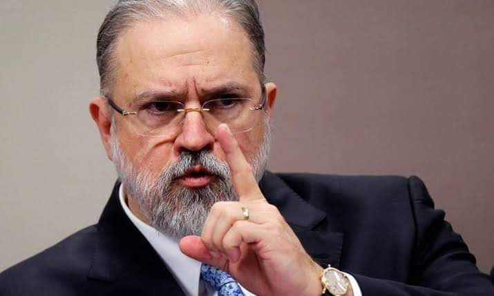 HodrigoAraujo's tweet photo. @flferronato Augusto Aras fez um discurso muito sério para militares da Força Aérea Brasileira no dia de hoje:

 O PGR destacou que membros do Judiciário não foram eleitos pelo povo e q somente quem recebe votos dos brasileiros pode tomar certas decisões.

Recado foi dado. 💪🇧🇷 https://t.co/DHXZsPEAi0