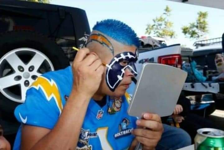iediehards's tweet photo. This picture speaks VOLUMES!!!
GO VOTE!
#chargers #boltup #fanoftheyear #fanofthedecade #ThunderAlleyOriginal #boltrachos #southerncalithunderalley #boltprideworldwide #boltz_thunder_alley
#boltdoggs
#swoopindtailgate
#iediehards
#losrayos #boltskool
#purochargers #warrior2022 https://t.co/jfOBxG16Jz