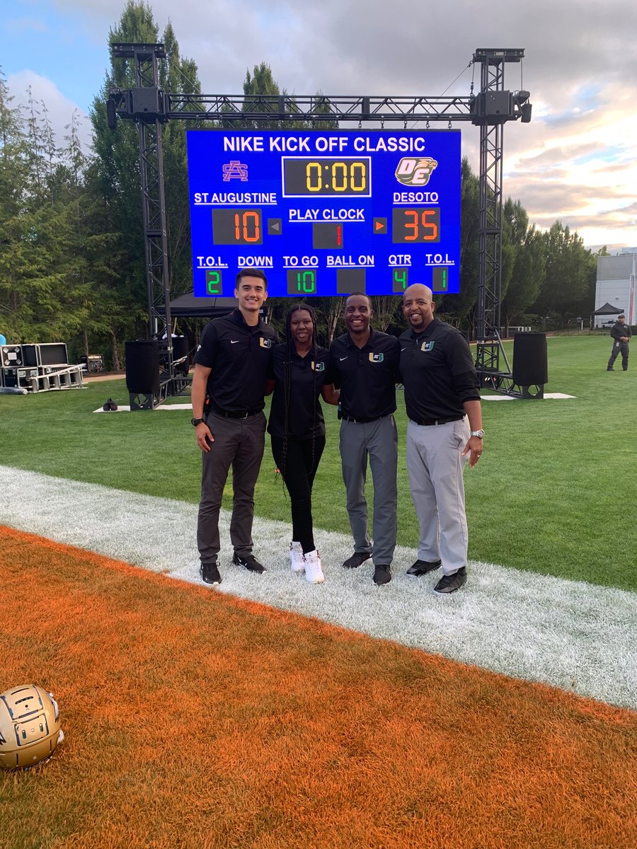 Desotosportsmed's tweet photo. 🏔🏞🦦☀️🦆 @TravelOregon is absolutely beautiful! 

@Nike 🙏🏾 for an elite showcase and having such a hospitable staff. So glad @Desotosportsmed and @FootballDesoto could experience this! https://t.co/e53I80Hzx1