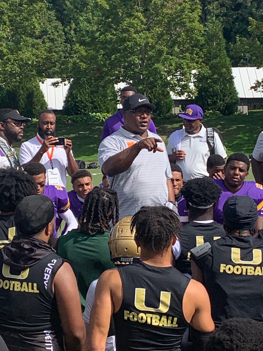 Desotosportsmed's tweet photo. 🏔🏞🦦☀️🦆 @TravelOregon is absolutely beautiful! 

@Nike 🙏🏾 for an elite showcase and having such a hospitable staff. So glad @Desotosportsmed and @FootballDesoto could experience this! https://t.co/e53I80Hzx1