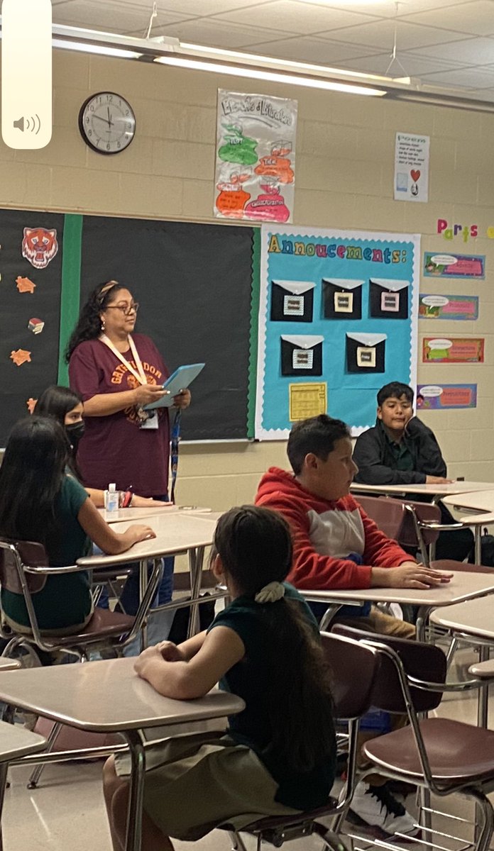 WISDCentralLib's tweet photo. 6th grade library orientation a little different this year (in the classrooms) but I’m grateful we were able to start checking out books! https://t.co/itQtQTgo7h