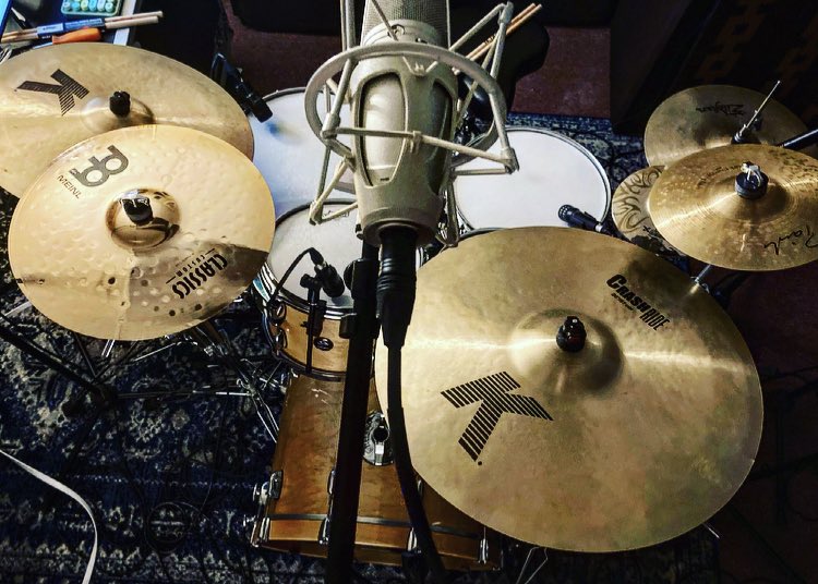 Ontologics's tweet image. Busy nite / preproduction drums on demo twelve / lab work [guitars] / kinda hot for a hootenanny. #RealmWork #AbyssWork