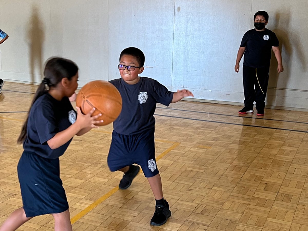OLPHTK8's tweet photo. Basketball 🏀 

During P.E. class today our 4th graders worked on their basketball 🏀 fundamentals. 

Be joyful in hope, patient in affliction, faithful in prayer.
-Romans 12:12
#olphtk8 #duallanguageimmersion #olphdli #olphdowney #olphschool https://t.co/L7tYs1wL2i