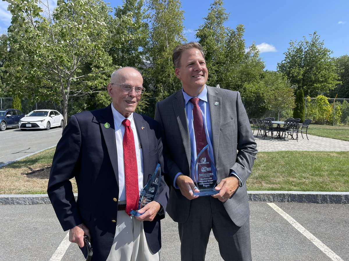 GovChrisSununu's tweet photo. Clean Drinking Water has been a priority for me since Day 1. Today we celebrated the completion of Phase 1 of the Southern NH Regional Interconnection Project, bringing clean drinking water through Derry, Windham, Salem, Atkinson, and now Plaistow! (1/2) https://t.co/ERWWg0KNag