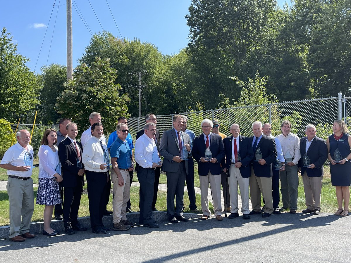 GovChrisSununu's tweet photo. Clean Drinking Water has been a priority for me since Day 1. Today we celebrated the completion of Phase 1 of the Southern NH Regional Interconnection Project, bringing clean drinking water through Derry, Windham, Salem, Atkinson, and now Plaistow! (1/2) https://t.co/ERWWg0KNag