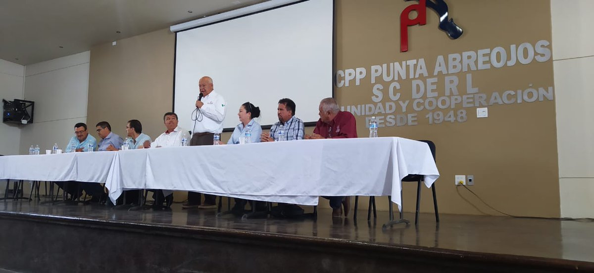 VictorCastroCos's tweet photo. Desde #PuntaAbreojos nos reunimos con pescadoras y pescadores, así como con integrantes de la Federación de Cooperativas Pesqueras de Baja California (#FEDECOOP) donde reconocimos el arduo trabajo realizado por las y los cooperativistas.
1/2 https://t.co/0aeiDN0utW