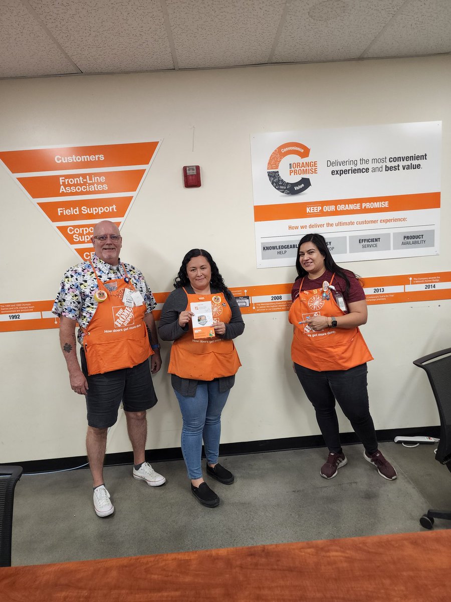 Awesome job Yolanda receiving your silver award!!!! @Fuerstenberg15 <a href="/DianaSundermann/">Diana Sundermann</a> <a href="/Dalton8523/">Dalton8523</a> @OscarM_8523 @DavidF_8523