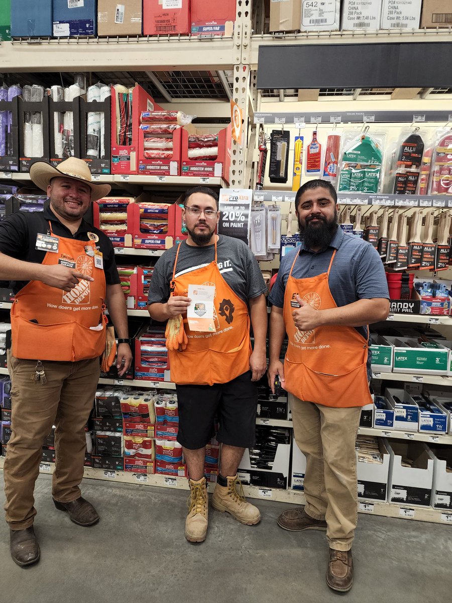 Fantastic job Jesus receiving your silver award!!! @Fuerstenberg15 <a href="/DianaSundermann/">Diana Sundermann</a> @OscarM_8523 <a href="/Dalton8523/">Dalton8523</a> @DavidF_8523 @_Nanaa21