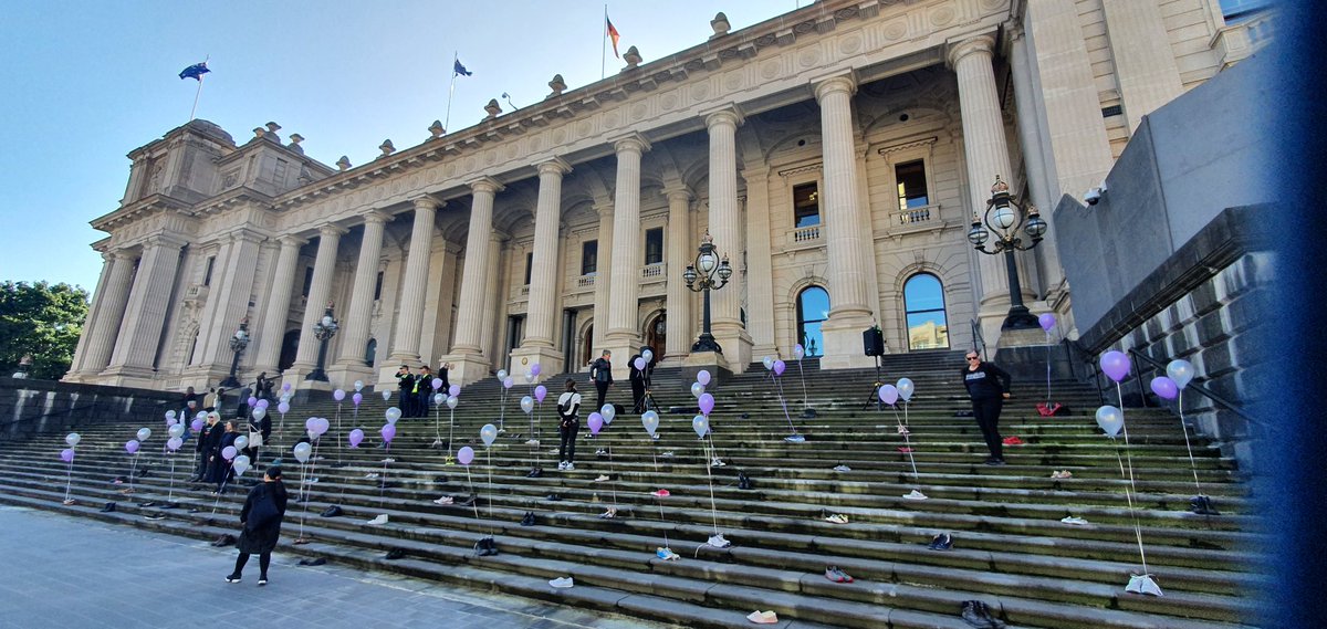 On the steps of <a href="/VicParliament/">Parliament of Victoria</a> for #ioad22 with <a href="/HRV_Aust/">Harm Reduction Vic</a> and allies.

Calling for full drug decriminalisation and a rethink of our #drugpolicy

#endoverdose #endstigma #decriminalisation