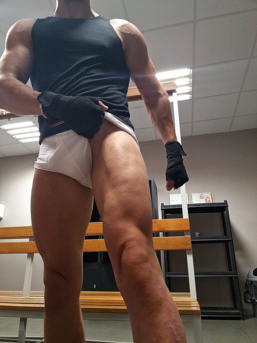 Jambe en cours de progression https://t.co/jSRwlZKIvF<a href="/tag/alicehunter"class="tags"><span>#alicehunter</span></a>