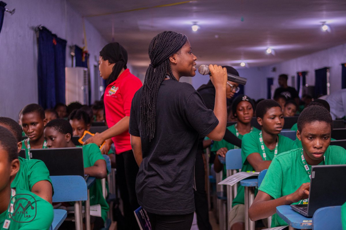 WisdomM80565878's tweet photo. I am happy to teach this amazing students, all active and receptive. it might be challenging but it worth it #students #bemore #ondostate #matrixlab #ladiesintech #womenintech https://t.co/eezXdNtI0X