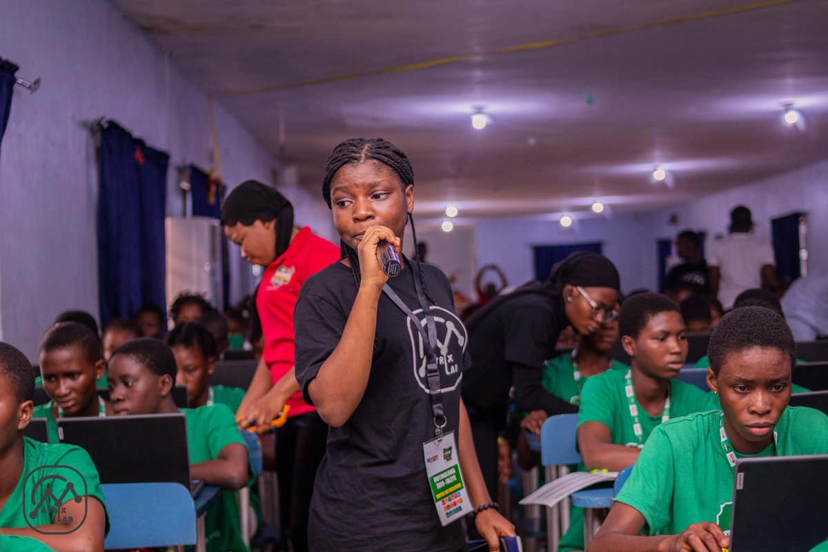 WisdomM80565878's tweet photo. I am happy to teach this amazing students, all active and receptive. it might be challenging but it worth it #students #bemore #ondostate #matrixlab #ladiesintech #womenintech https://t.co/eezXdNtI0X