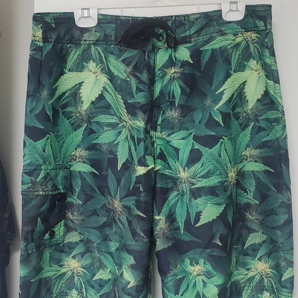 ZeroGravGlass's tweet photo. So good I had to share! Check out all the items I'm loving on @Poshmarkapp #poshmark #fashion #style #shopmycloset #spencers #wildfox: https://t.co/w44drv3lnR https://t.co/8H20dsFbnI