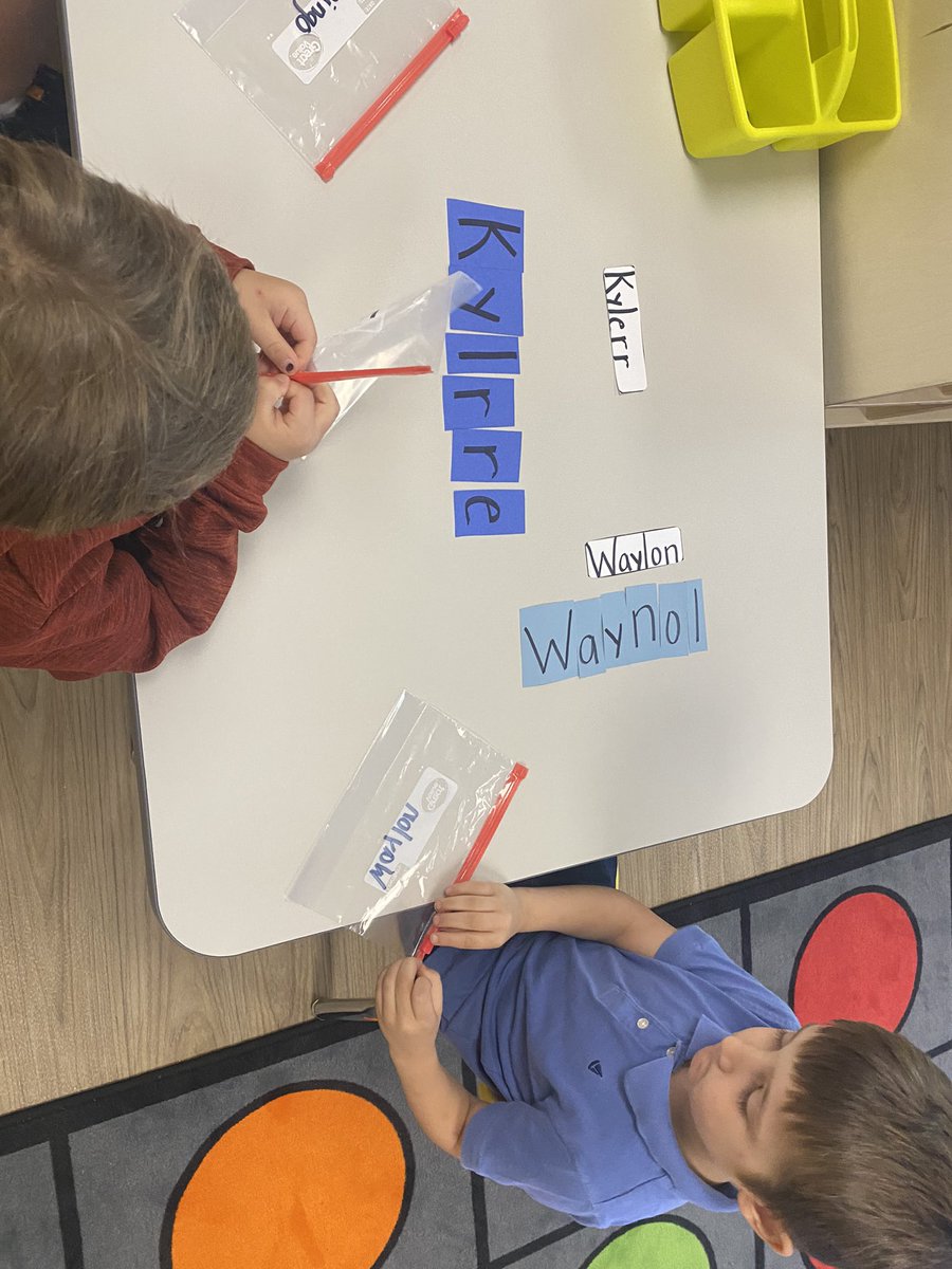 amandajsmith82's tweet photo. The first word you can read is your name! So let’s practice! #MrsSmithsClass @RoarkEarly #thatpreklife https://t.co/jwDYwci0Zf