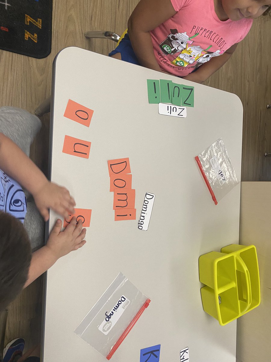 amandajsmith82's tweet photo. The first word you can read is your name! So let’s practice! #MrsSmithsClass @RoarkEarly #thatpreklife https://t.co/jwDYwci0Zf