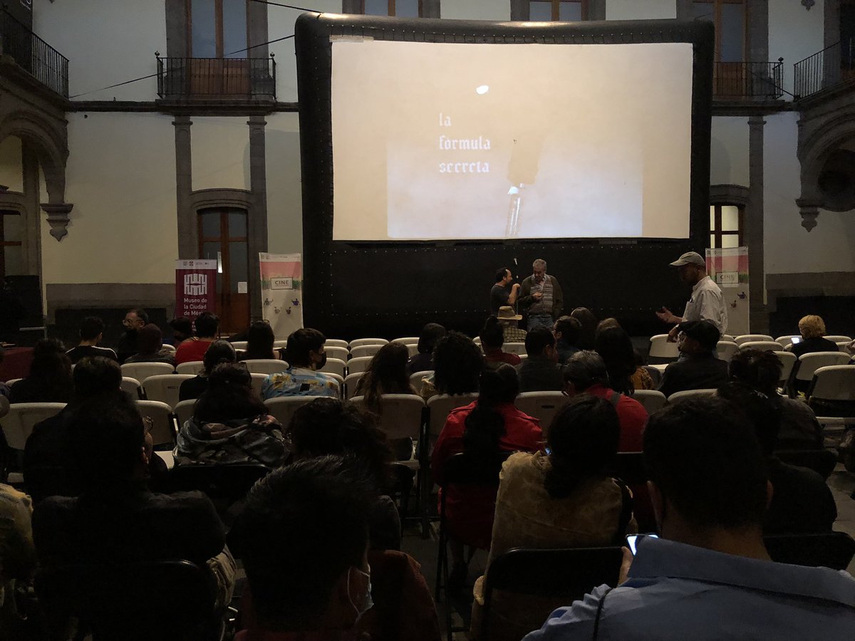 procine_oficial's tweet photo. ¡Ya estamos listos para comenzar la función de ✨La fórmula secreta✨ del director Rubén Gámez, en el @MuseoCiudadMX! 🥳🎞

El filme será musicalizado #EnVivo por #SonidoXibalbá 🎶 y además, se realizará un interesante debate con invitados especiales 👏🏻🎥

#CineEnLaCiudad https://t.co/xOzxuQAKfW