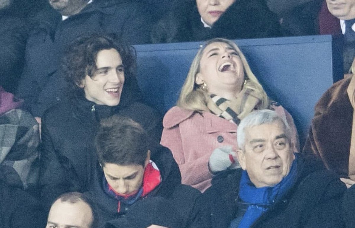 pughposts's tweet photo. florence pugh, timothée chalamet and saoirse ronan at a football match, WHAT A MOMENT https://t.co/IIFwbqPFep