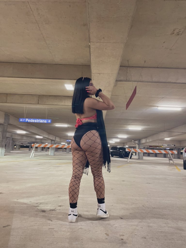 carolinelopez_4's tweet photo. I now announce to edm Twitter
Single Taco Mamiii🥰🫶🏼
Here’s the fit to @swedishousemfia https://t.co/gLqSbwkMZz