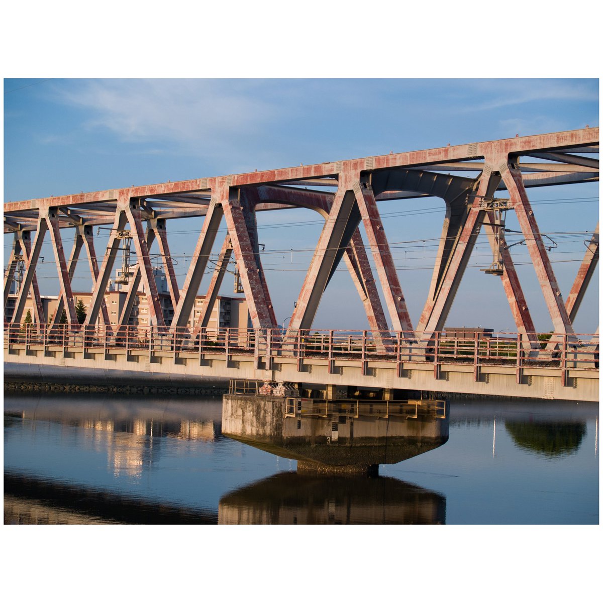 ByVegaR's tweet photo. 電車橋 
---
Camera: #olympus e-300
Sensor: #kodak #ccd
---
Location: #iwakuni #yamaguchi #japan

#streetphotography #streetsnap 
#streetphotographer #japanesestreet  #japanese #organiccolor https://t.co/1WneobH1i0