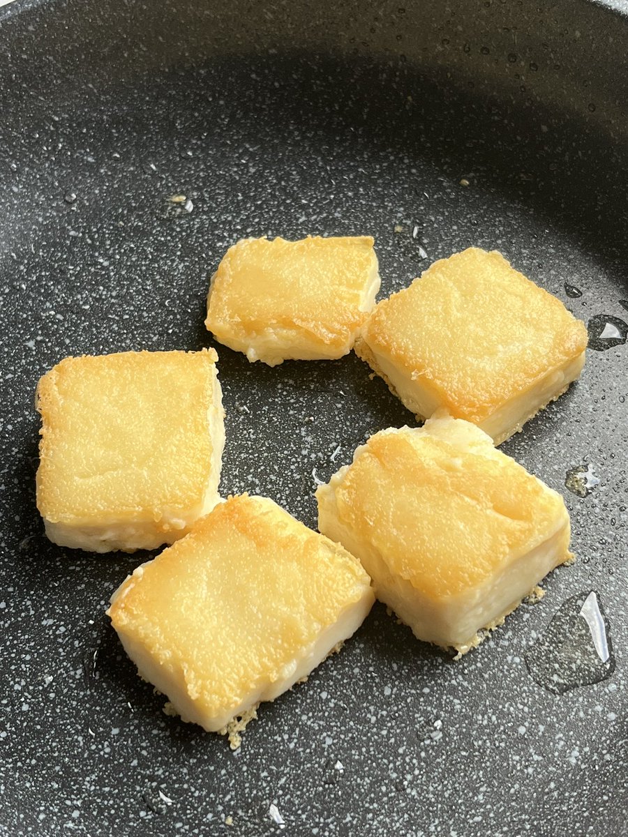 coraliabali's tweet photo. Yg goreng hasilnya ngga sefirm dr toko.
Tapi menarik crispy dinluar Di dalem nya creamy moist gitu
Hhahahaha ok persiapan ngajar dulu
#homemadetofu https://t.co/ZbZ7HgVhnO