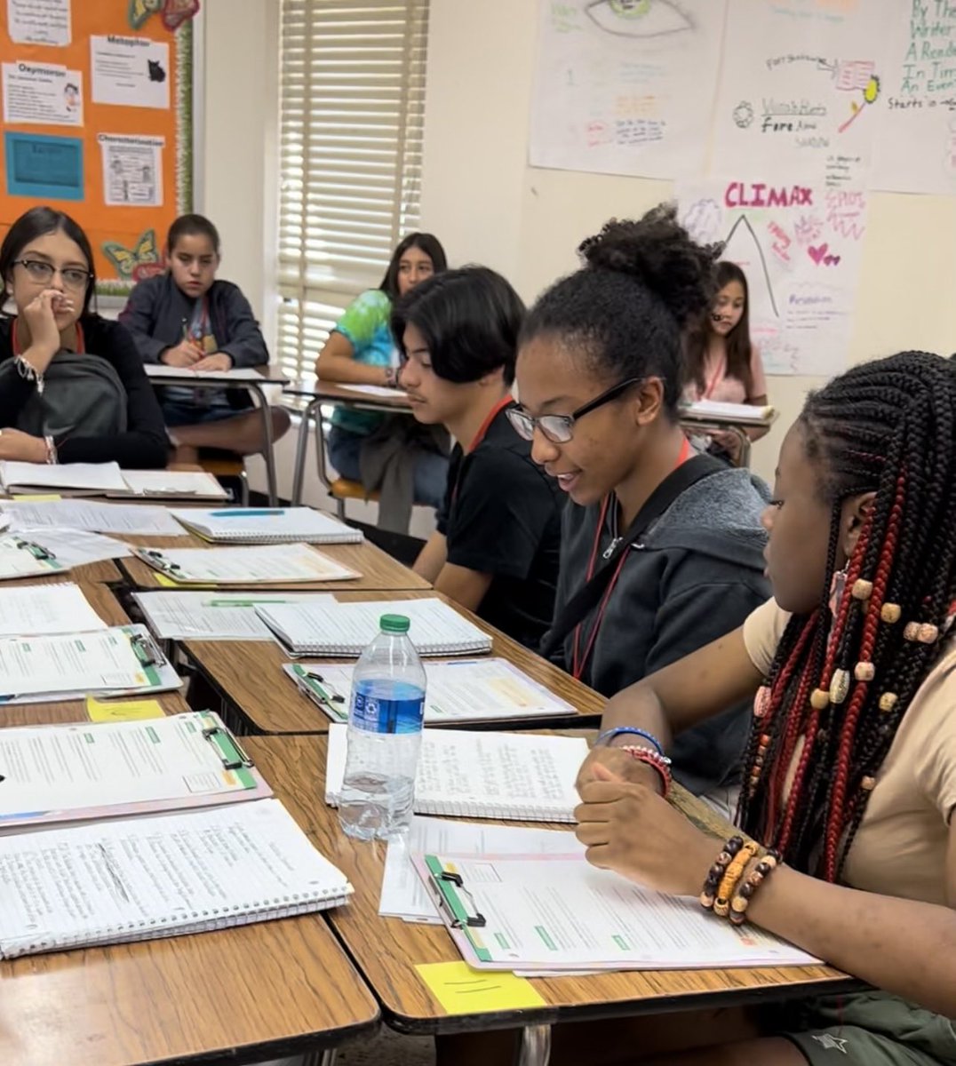 MaribelAranda12's tweet photo. Loved seeing this in our 8th ELAR Honors class. Socratic seminar. Conversations and learning from each other. ⁦@CrockettColts⁩ https://t.co/UqAt4rWfzY