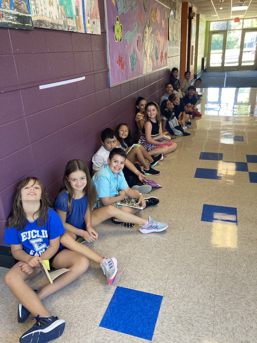 We were all smiles for our 3rd grade picture day today! #euclidexplores