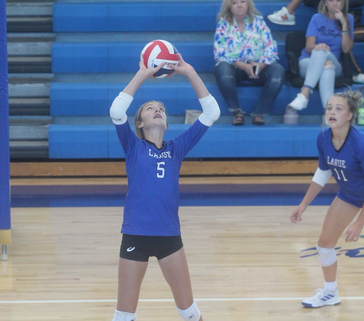 laruecohawks's tweet photo. LADY HAWKS VOLLEYBALL action pics from tonight https://t.co/SZTLyr2Jq8