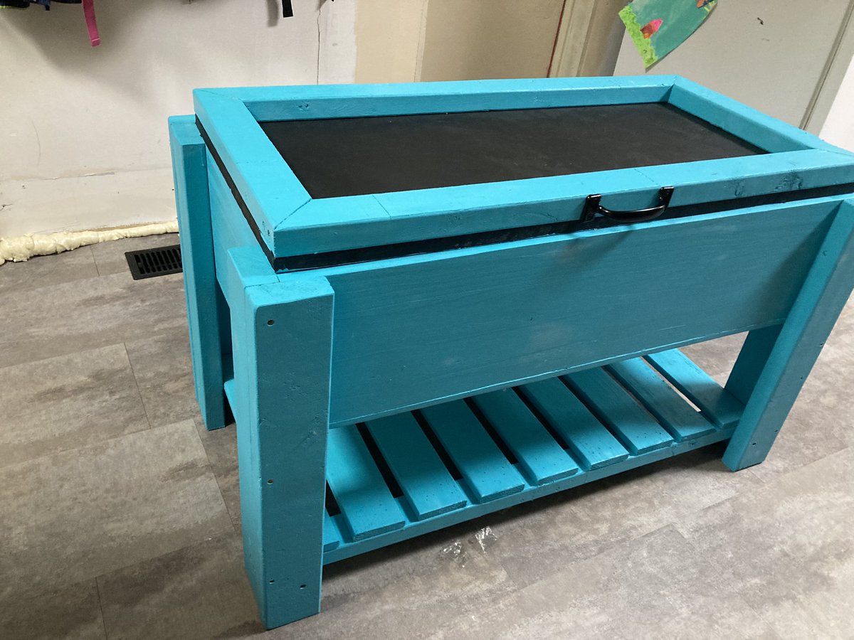 Darth_Bacca7's tweet photo. Finished a sand box for the youngest, lid with a chalkboard top should keep the sand dry and him preoccupied even if he dosent want to play with sand, he loves it already #sandbox #handmade #chalkboard #son https://t.co/gJ0zd2AksZ