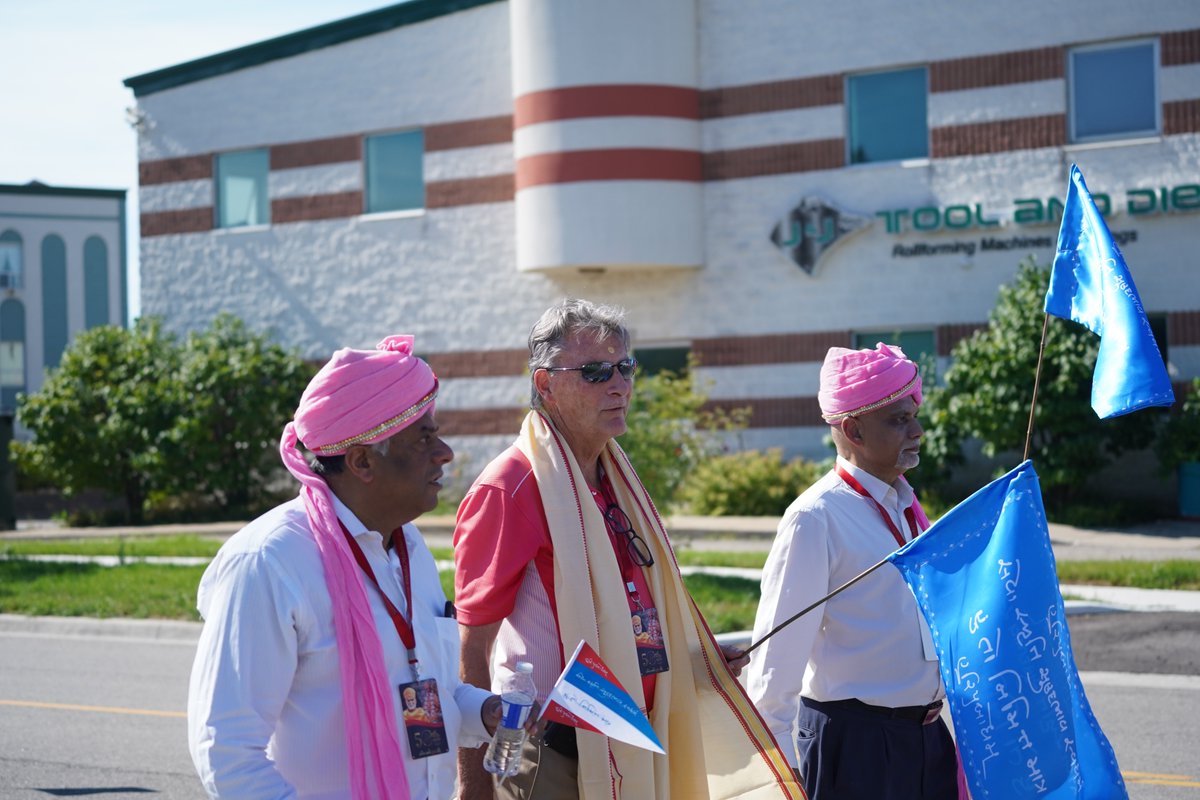YDSCanada's tweet photo. Hon'able John McKay @JohnMcKayLib, Member of Parliament for Scarborough, YDS Canada @YDSCanada thanks you for attending and be a part of the Suvarna Diksha Mahotsav 2022 - Procession for the sanctification of H.D.H Prabodhjivan Swamiji Maharaj's Murti at Haridham - Canada. https://t.co/3BVD71qgCo