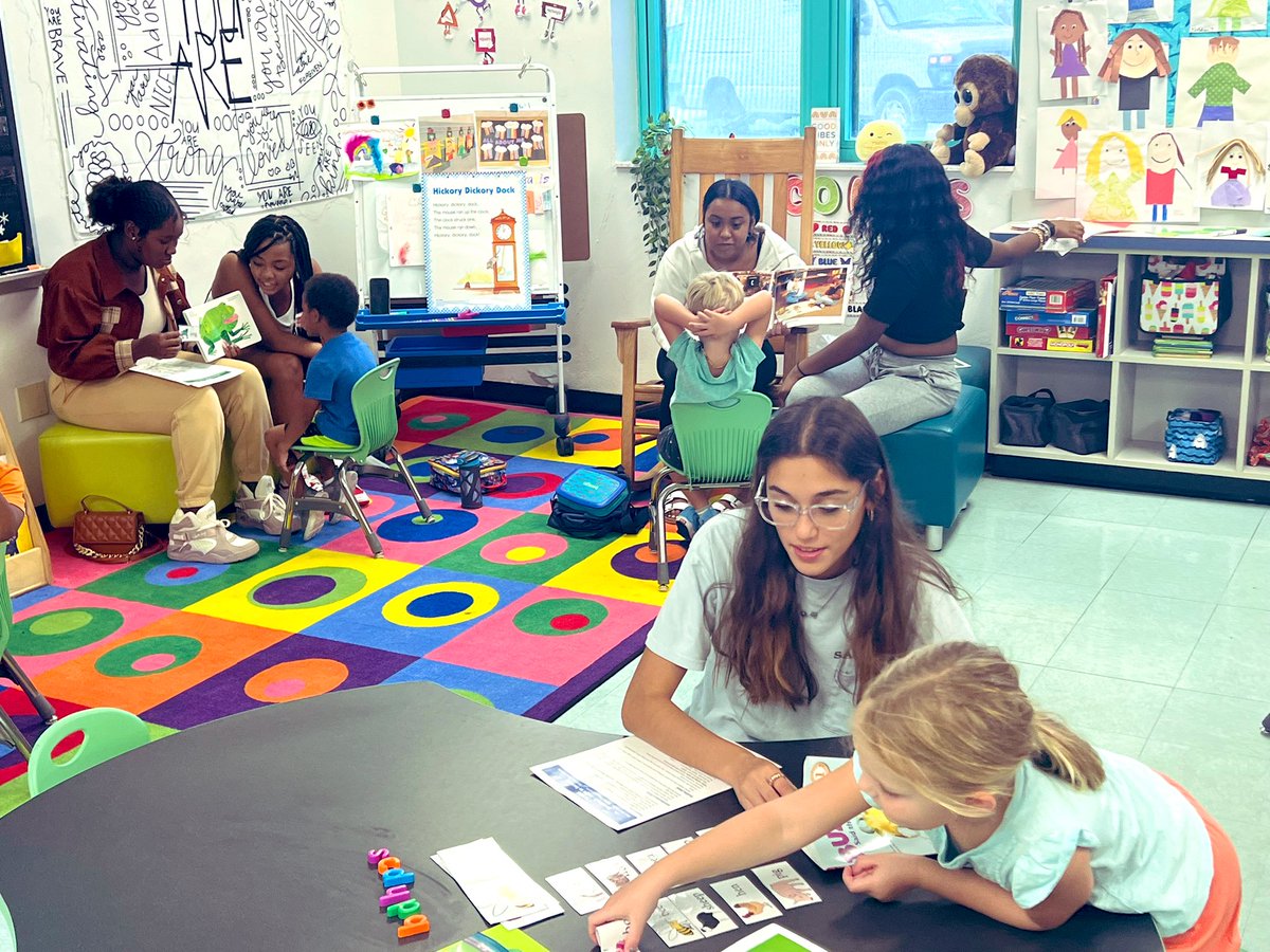 MsTravisTEAL's tweet photo. I’m so proud of my first year TEAL program students!! They rocked the story and lesson with the pups today!!🌟👩🏼‍🏫🦈📚 #finsWayUp #rockstarlearners #sharksarerising  #futureeducators @SharksAHS @volusiaschools https://t.co/IUpLkjvIpR