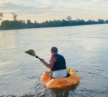 ericzaneshow's tweet photo. Must hear interview:  EZ talks to dude who set Guinness World Record for paddling down Missouri River in an 826 pound pumpkin.

Interview: https://t.co/TVMU8U5EU5

#pumpkin #nebraska #missouririver #hilljack #hilljacks https://t.co/O3HiQgGYxN