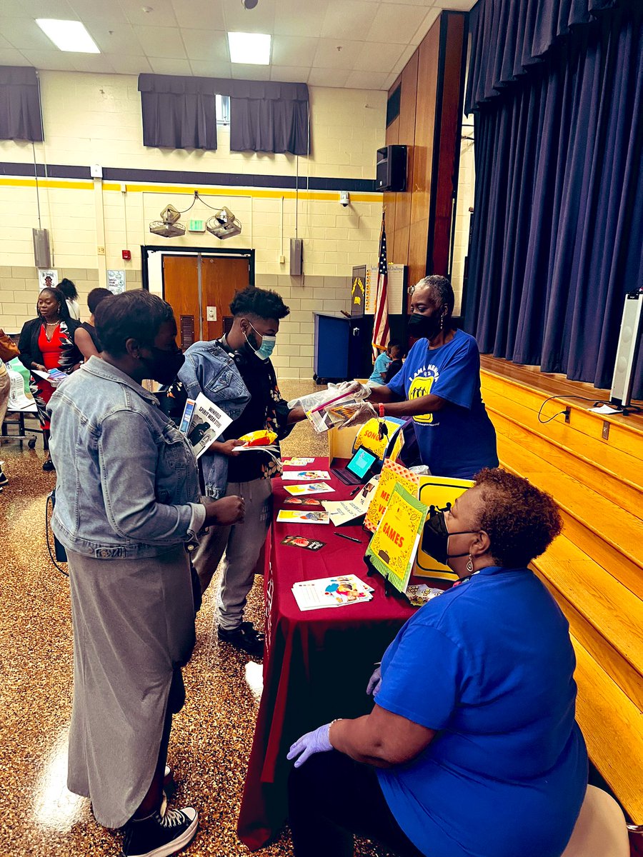 DanaBisker's tweet photo. Thank you to our many community partners and the @WinfieldESBCPS PTA for coming tonight  to our Back-to-School Night event! @Mrs_S_Berger @TeamBCPSBrad @ALouise1913 #watchusgrow #bcpsTogether https://t.co/G9Ds8DuM9R