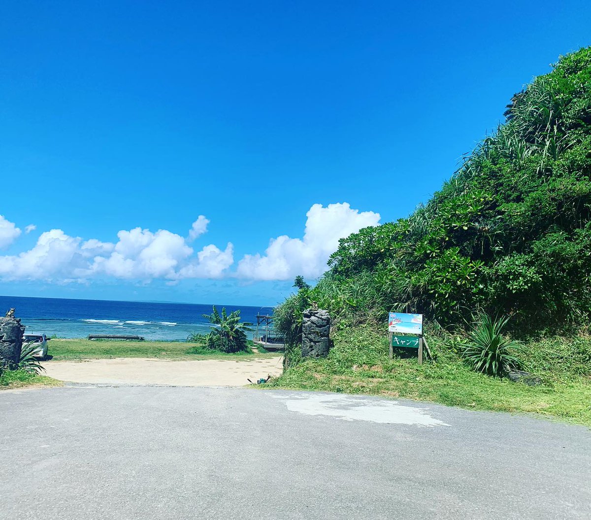 tourguide_jp's tweet photo. Okinawa Prefecture consists of more than 150 islands in the East China Sea between Taiwan and Honshu. It is known for its tropical climate, vast beaches and coral reefs.🏖🏝

 #japantrip #japanlover #japanese #japansightseeing #japantourism #view #asiatravel  #MyJapan #ilovejapan https://t.co/BvvAVHxVKC