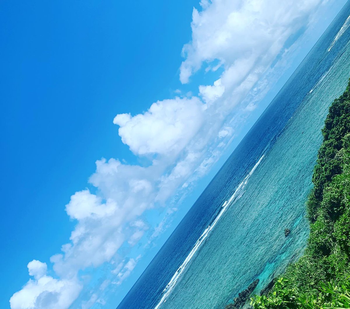 tourguide_jp's tweet photo. Okinawa Prefecture consists of more than 150 islands in the East China Sea between Taiwan and Honshu. It is known for its tropical climate, vast beaches and coral reefs.🏖🏝

 #japantrip #japanlover #japanese #japansightseeing #japantourism #view #asiatravel  #MyJapan #ilovejapan https://t.co/BvvAVHxVKC
