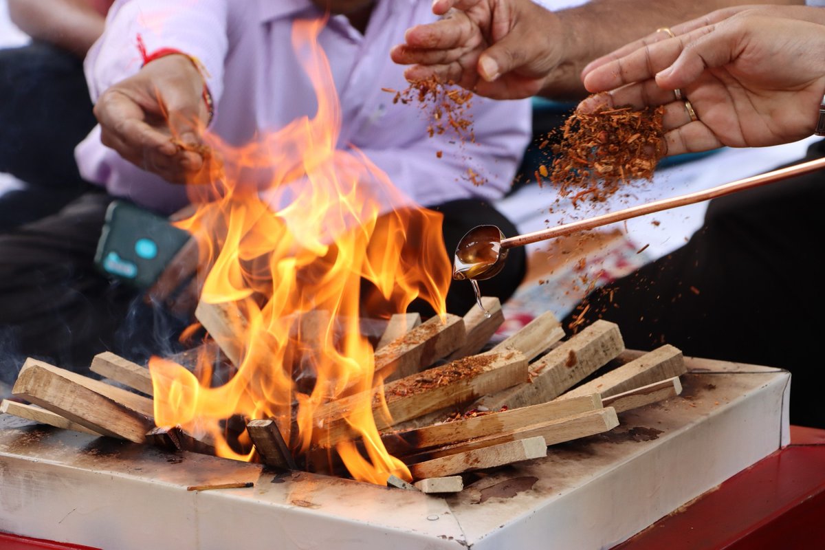 AmityUniJaipur's tweet photo. Invoking the blessings of #Almighty, the orientation program for the #NewEntrants kicked off with an auspicious Hawan ceremony.
#hawanceremony #orientation2022 #newbatch2022 #rituals #amityjaipur #jaipur https://t.co/YnqEGBVsEo