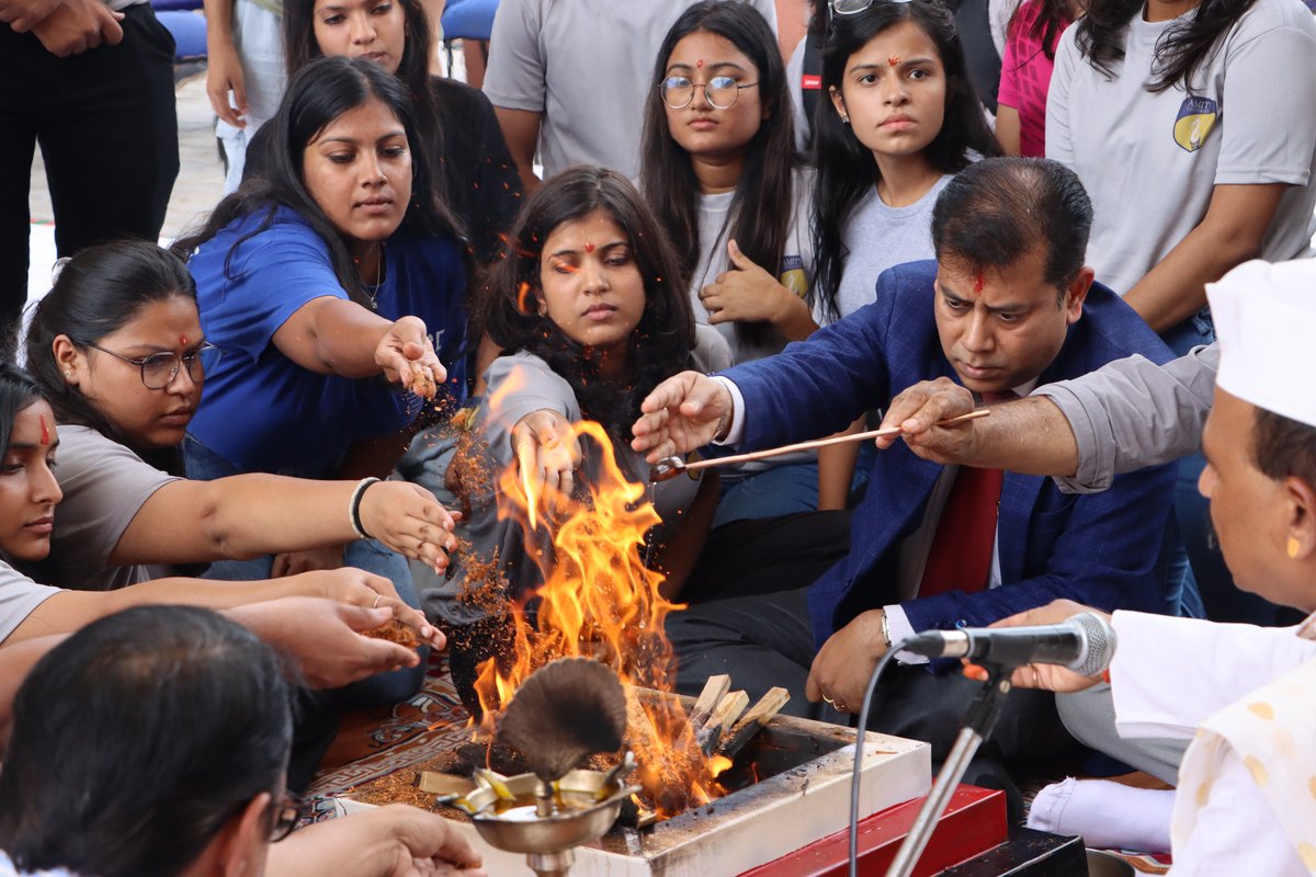 AmityUniJaipur's tweet photo. Invoking the blessings of #Almighty, the orientation program for the #NewEntrants kicked off with an auspicious Hawan ceremony.
#hawanceremony #orientation2022 #newbatch2022 #rituals #amityjaipur #jaipur https://t.co/YnqEGBVsEo
