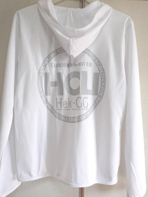 HCLIドライジップパーカー[white]が届きました。背中丸ロゴは作ってみたかったので実現です。思った通り爽やかカッコイイ!9月4日(日)昼12時から販売開始です。宜しくお願いします〜!! 