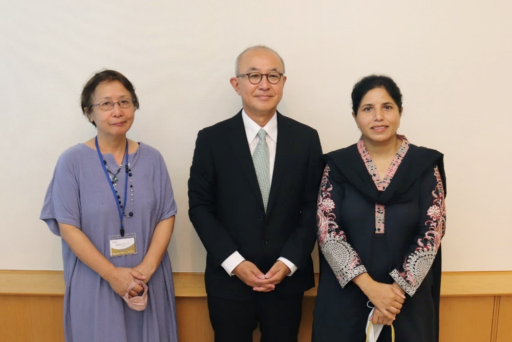 OsakaMetUniv_en's tweet photo. Welcome back! A former OCU student: Associate Professor Abida Farooqi, Quaid-i-Azam University, returns to #OMU as a JSPS Research fellow.
https://t.co/XvI4uJPiGl
#OMUScience https://t.co/piZsLOzuks
