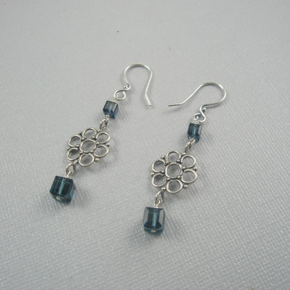 stoneberri's tweet photo. Blue Crystal and Silver https://t.co/bMJNrvtuGk #Etsy #Stoneberri #SwarovskiCubes https://t.co/NLQXWRkZ1n