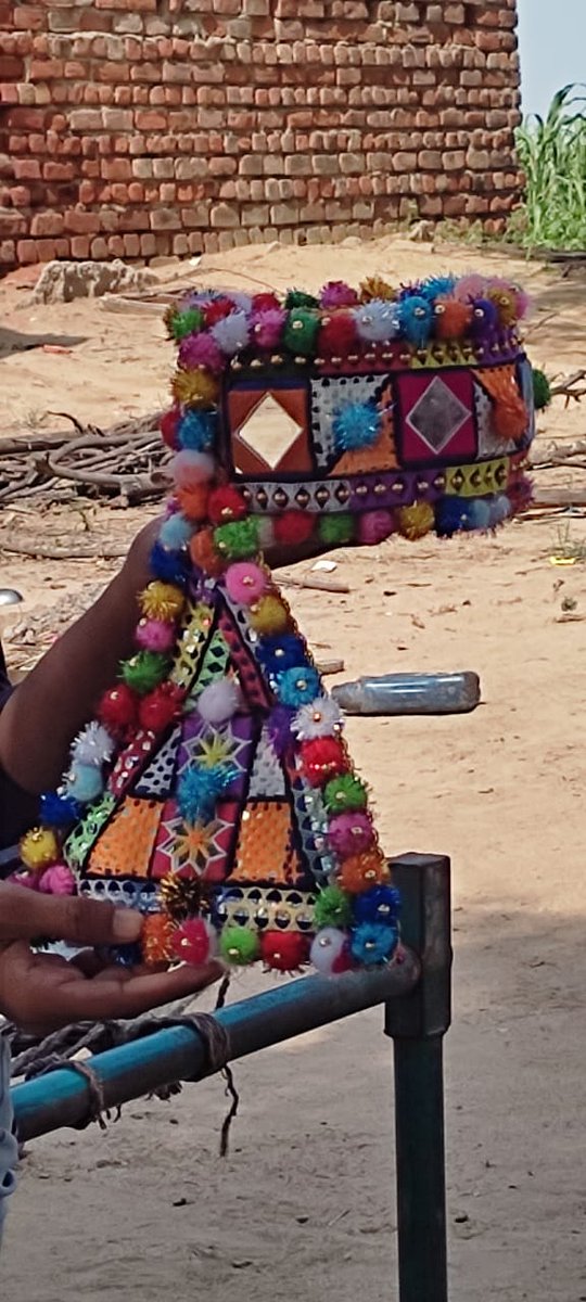 PravinC26727840's tweet photo. @PMOIndia
@CMOGuj
@CollectorPatan
@AmitShah
પાટણ જિલ્લા ના સાંતલપુર તાલુકા ના રણકાંઠા ના છેવાડે આવેલ સરતાનપુર ગામડી જ્યાં માલધારી (રબારી) સમાજ વસવાટ કરે છે છુટા છવાયા કોઈપણ જાત ની આર્થિક આવક નથી એ લોકો  ભાતીગળ સંસ્કૃતિ નો વારસો હજી સુધી ટકાવી રાખ્યો છે. https://t.co/RVUfG93LeU