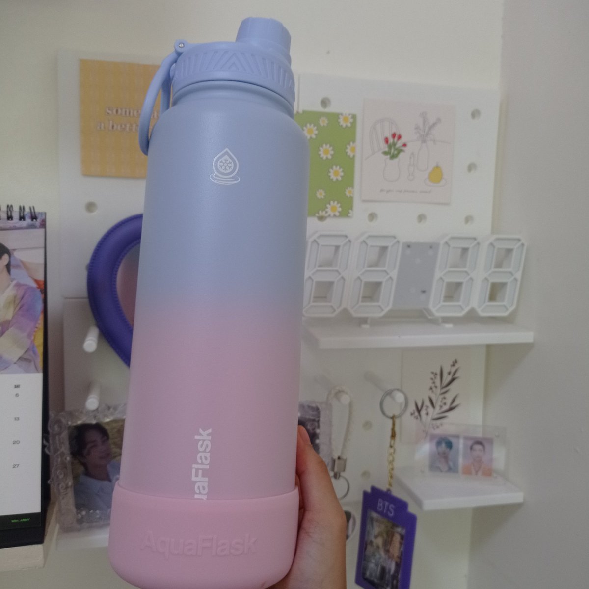_____134340___'s tweet photo. Hi! @OhMyMerch_ sorry for the late feedback! Finally got my aquaflask <333 Thank you so much for the smooth transaction, until next time!!
#MiuPHFeedback https://t.co/fR3rHcNbuU